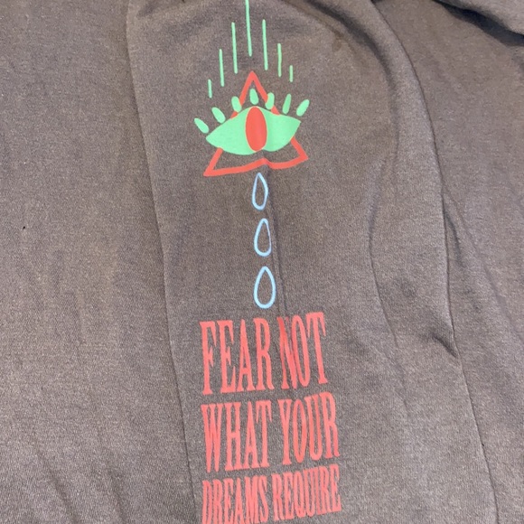 3/$30 Urban Heritage Dreams Shirt - Picture 7 of 7